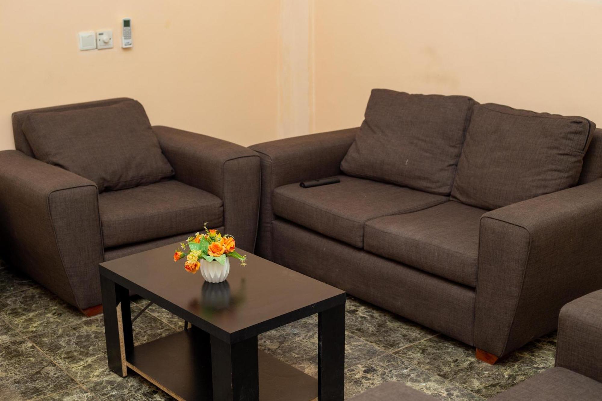 High Level Apartment Haatso Luaran gambar