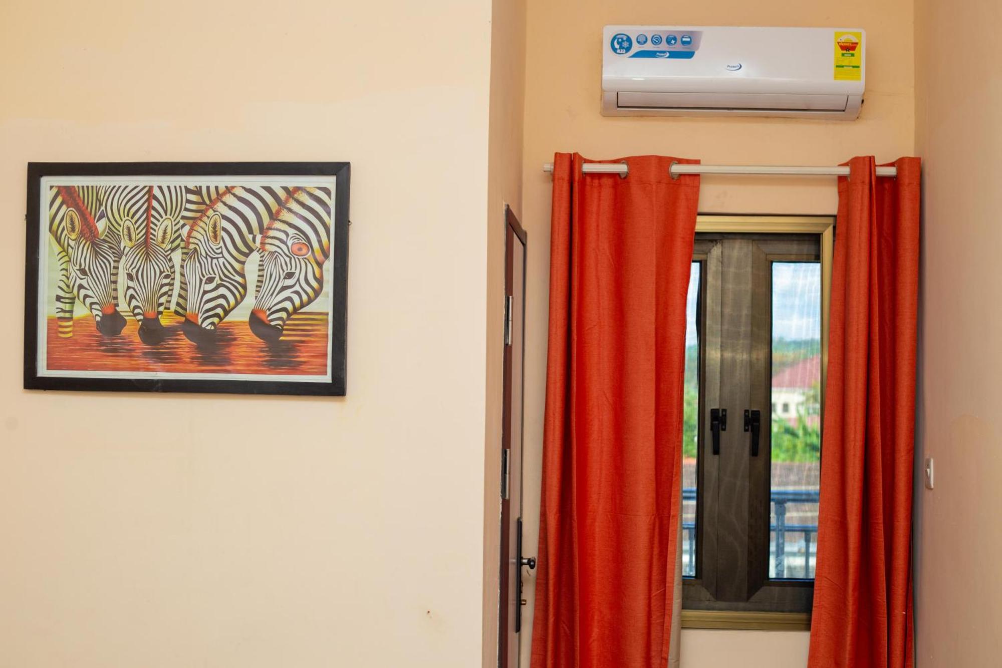 High Level Apartment Haatso Luaran gambar