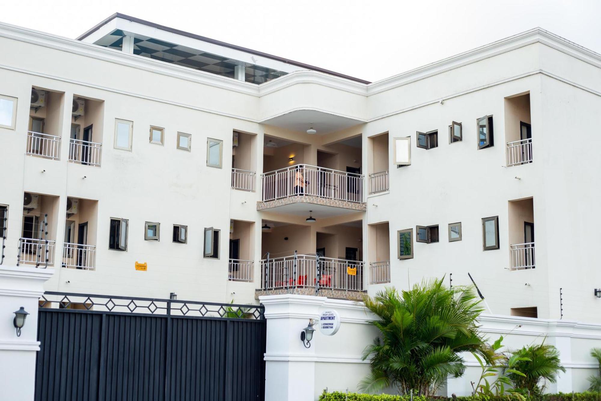 High Level Apartment Haatso Luaran gambar